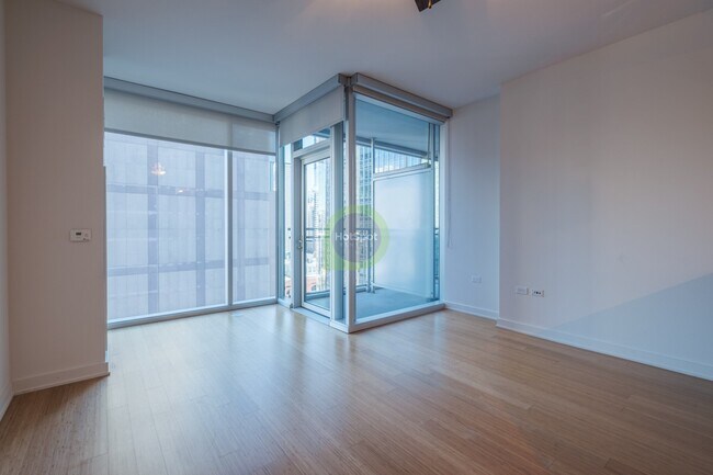 Building Photo - 129 W Kinzie St