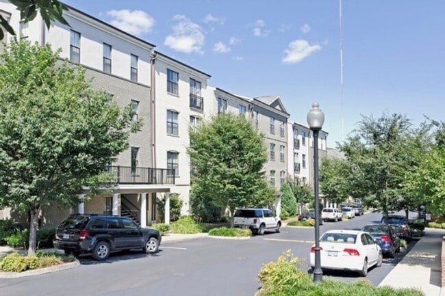 Building Photo - 735 Walker Square