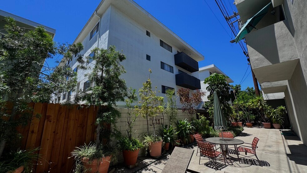 Building Photo - 645 Westmount Dr