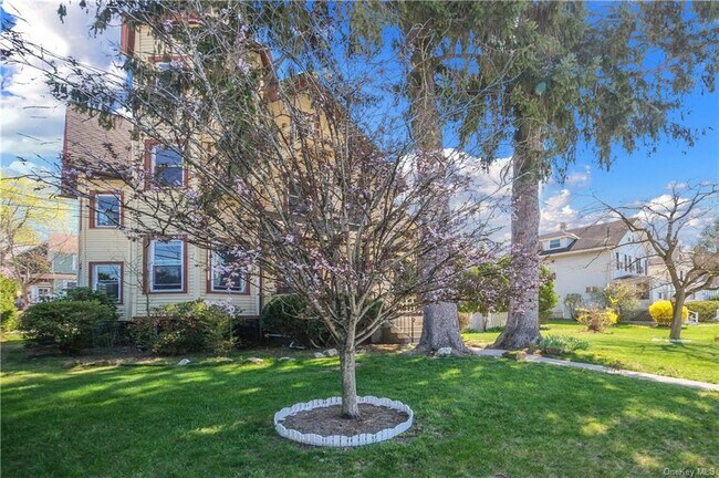 Building Photo - 301 Union Ave