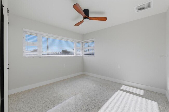 Building Photo - 4152 13th Ln NE