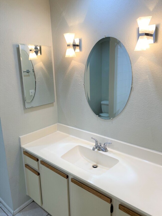 Building Photo - 101 N 7th St Unit 173, Phoenix, AZ 85034