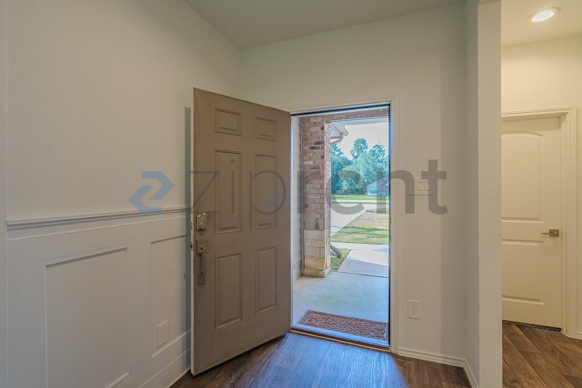 Building Photo - Unit