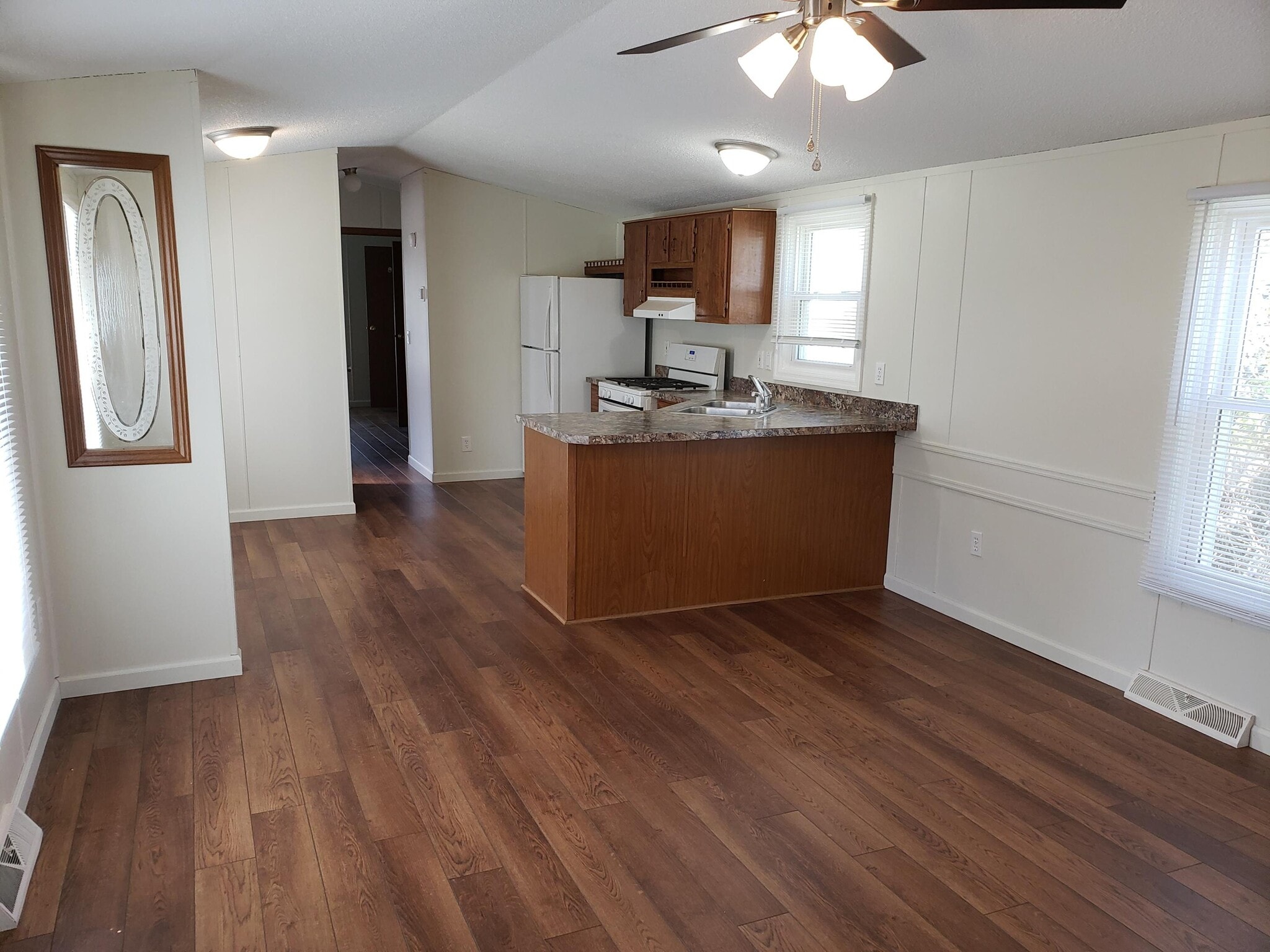 Building Photo - 205 Cross Dr