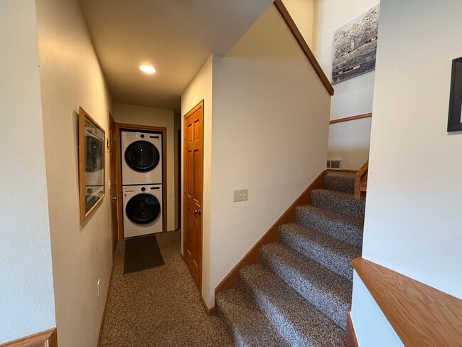 Building Photo - 217 E Pkwy Dr