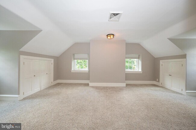 Building Photo - 101 E Brookhaven Rd