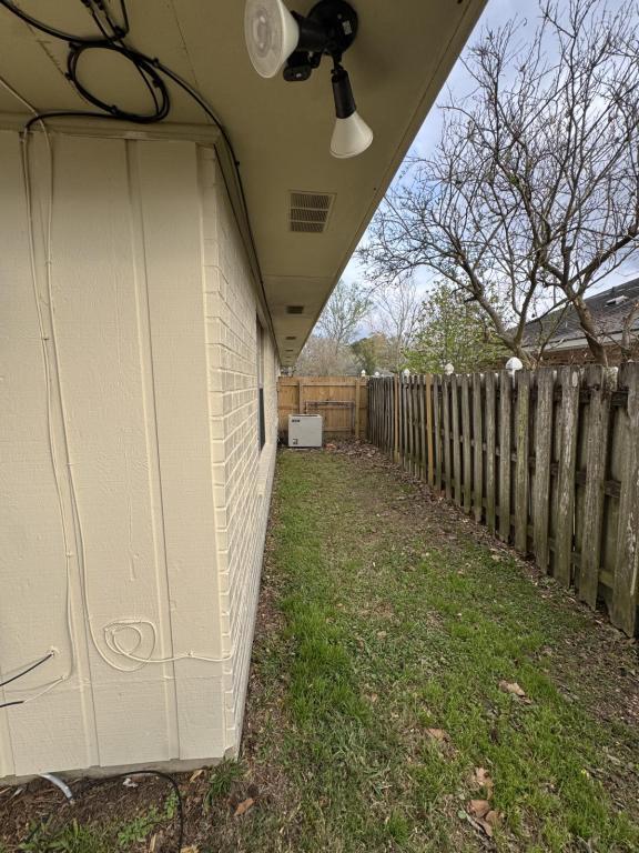 Building Photo - 1413 Briarhurst Dr