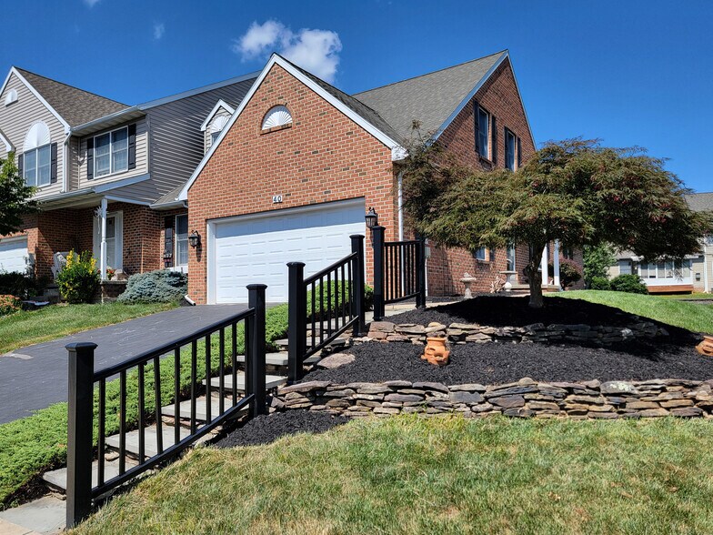 Primary Photo - 40 Spring Hill Ln