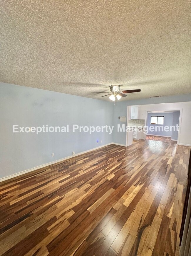 Building Photo - Ready to move in 3 bed 2 bath home