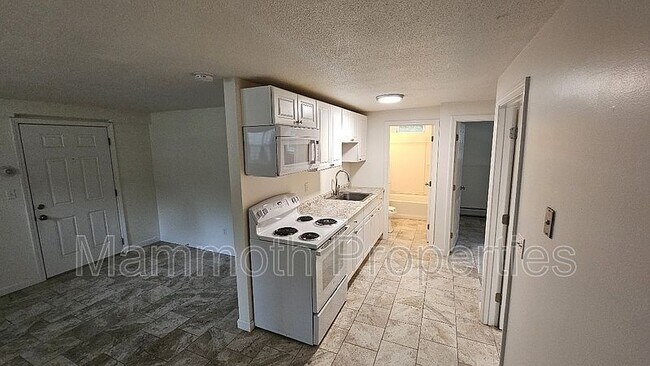 Building Photo - 9 Emerald Dr