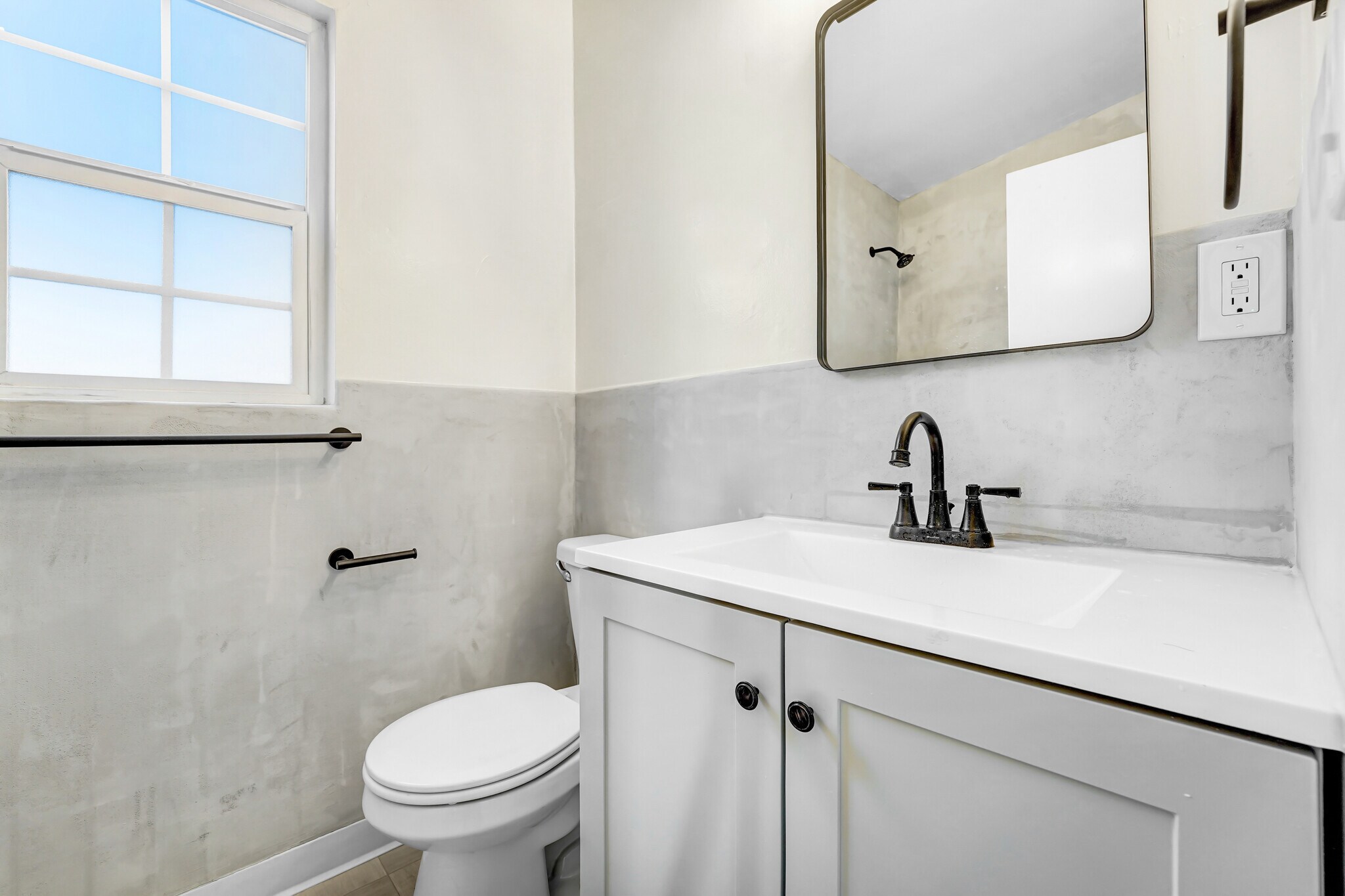 Building Photo - 12058 Culver Blvd