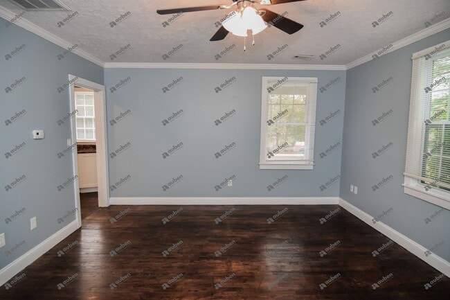 Building Photo - $900- Beautifully Updated 1-Bedroom, 1-Bat...