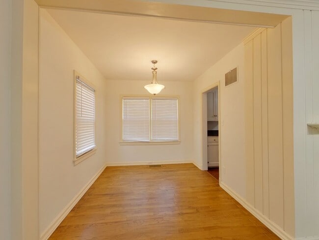 Building Photo - COLLEGE HILL RENTAL-122 South Glendale