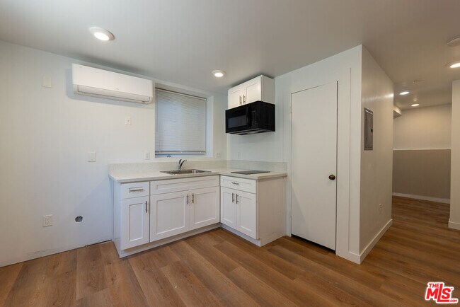 Building Photo - 1420 Alvarado Terrace