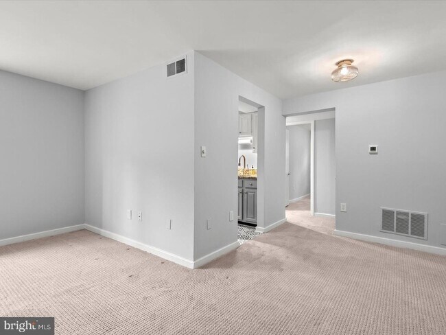Building Photo - 706 S Arlington Mill Dr