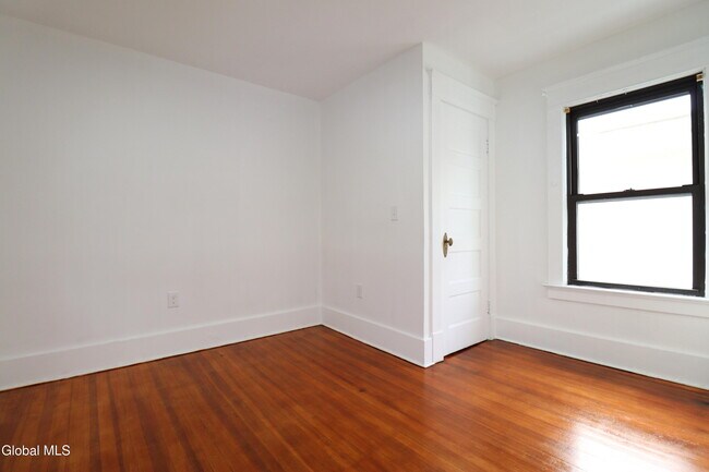 Building Photo - 442 Plymouth Ave