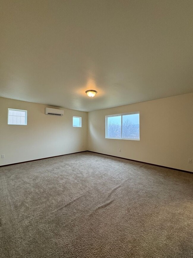 Building Photo - Spacious 5-Bedroom Home with Fenced Yard & Oversized Garage