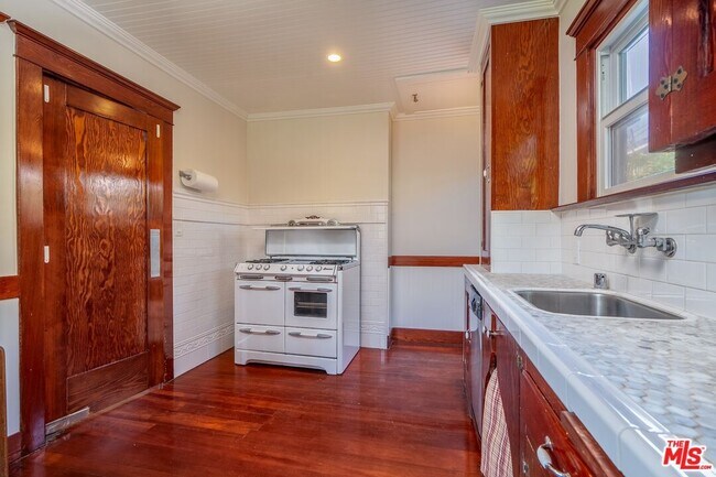 Building Photo - 4253 Fountain Ave