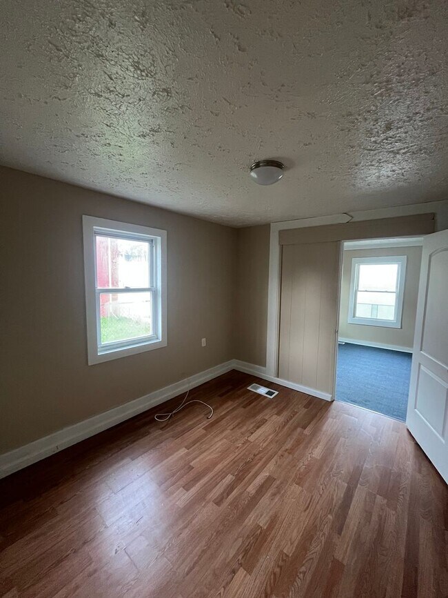 Building Photo - 410-412-412 Scio St