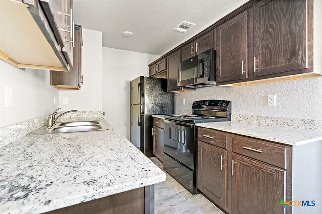 Building Photo - 103 Lost Trl