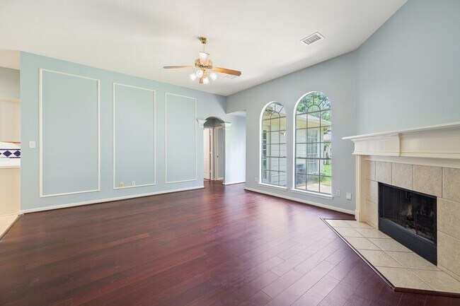 Building Photo - 5827 Willow Park Dr