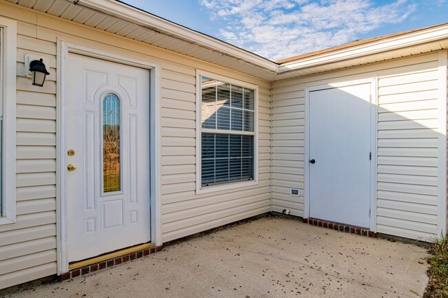 Building Photo - Welcoming & Bright 2 Bed/1 Bath Patiohome ...