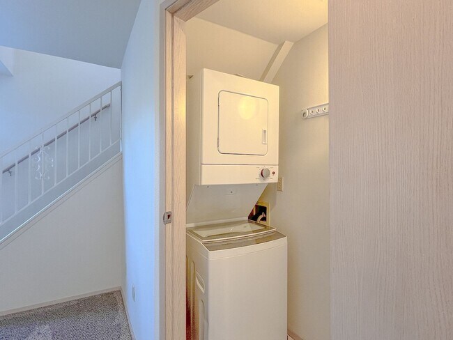 Building Photo - Natural Light Filled 2bd/2bth Loft Condo in Crown Hill, $2,550/mo.