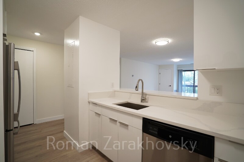 Building Photo - 25 Webster Ave