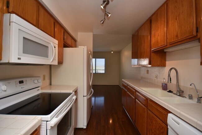 Building Photo - Beautiful Escondido Townhouse with beautiful View!