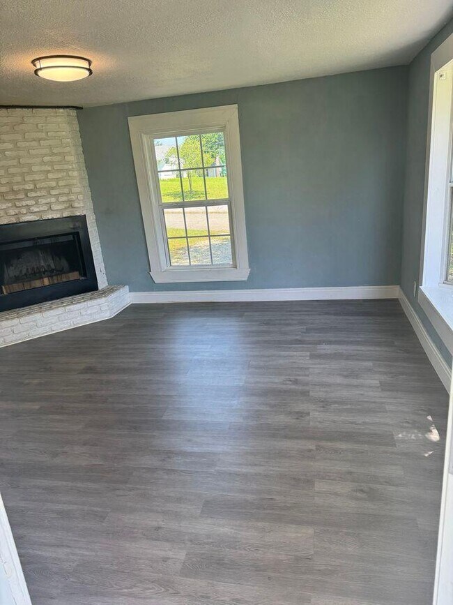 Building Photo - 1301 S Scullin Ave