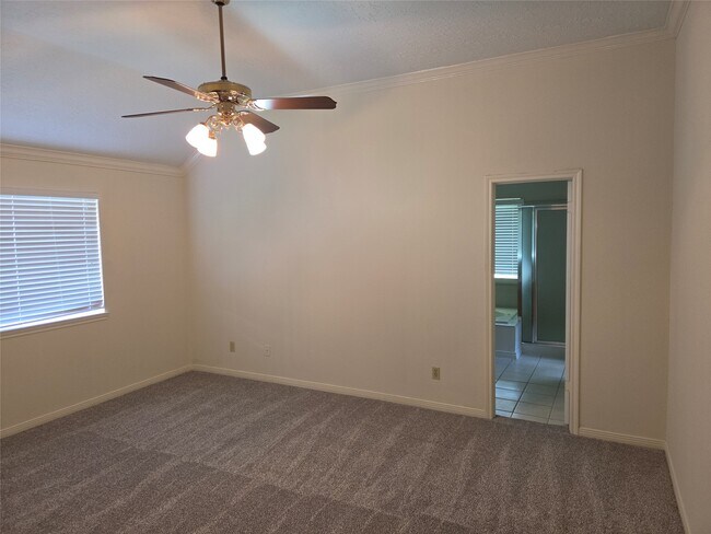 Building Photo - 15114 Farndale Dr