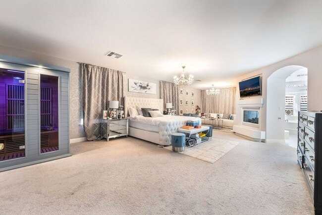Building Photo - Luxury Living in Guard-Gated Royal Highlands!
