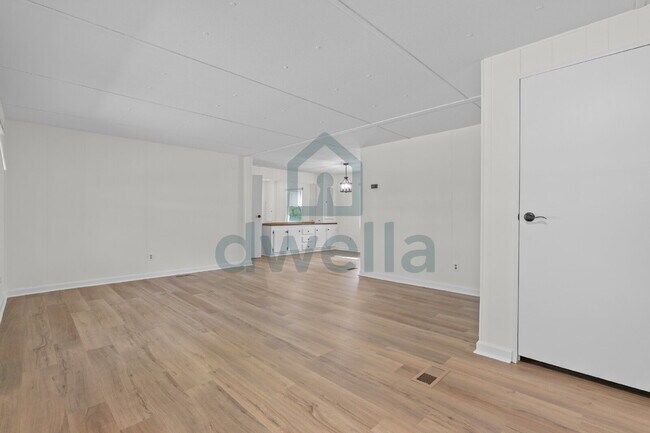 Building Photo - Close to Everything-Lexington! Beautifully Renovated 3-bedroom, 2-bath home in the highly sought-...