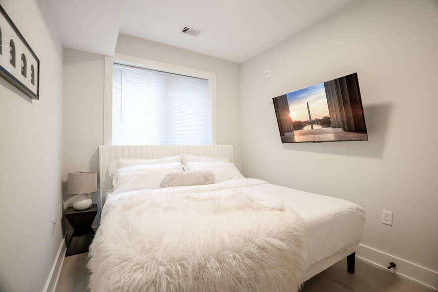 Building Photo - 3934 14th St NW