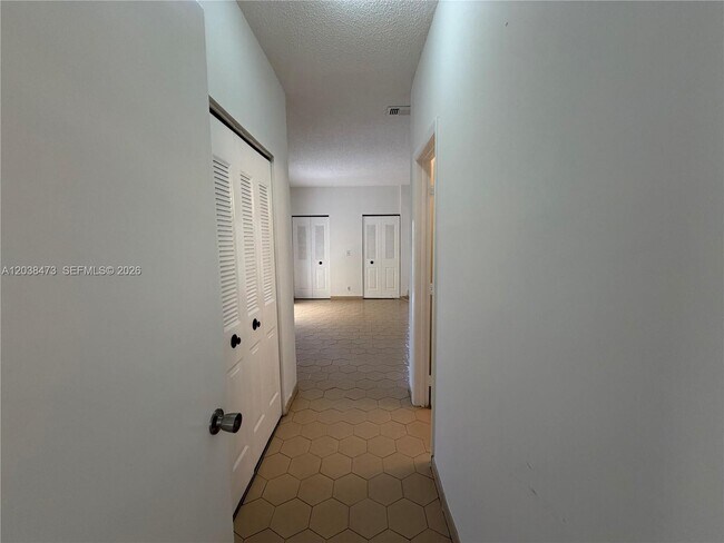 Building Photo - 1540 NW 93rd Ave