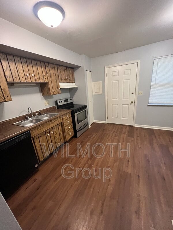 Building Photo - 1325 Millerwood Dr