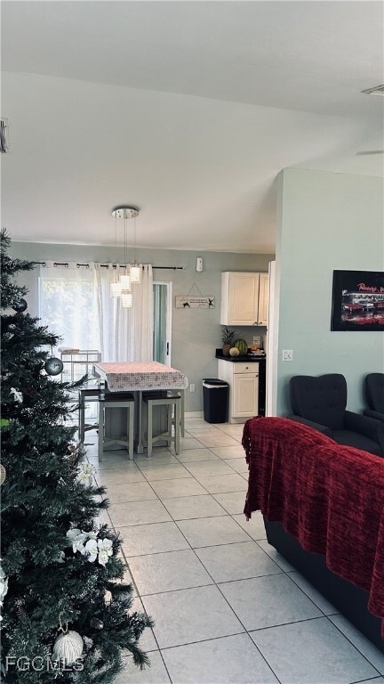 Building Photo - 827 SW 14th Pl