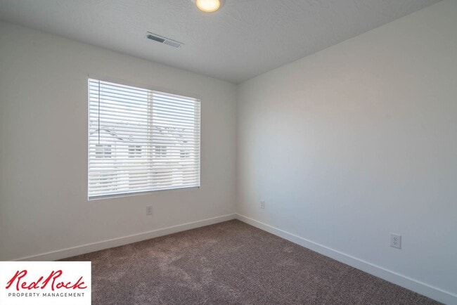 Building Photo - 3316 E Elkhorn Ln