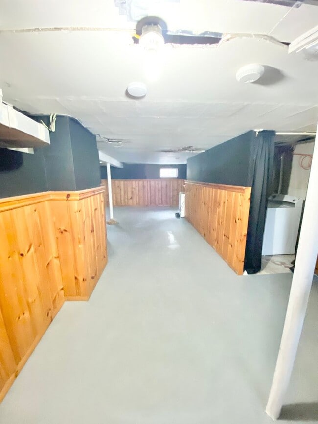 Building Photo - Newly Renovated 2 Bedroom Home in South Burlington