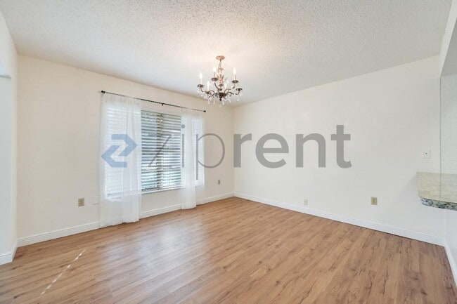 Building Photo - 1624 Whitehead Dr