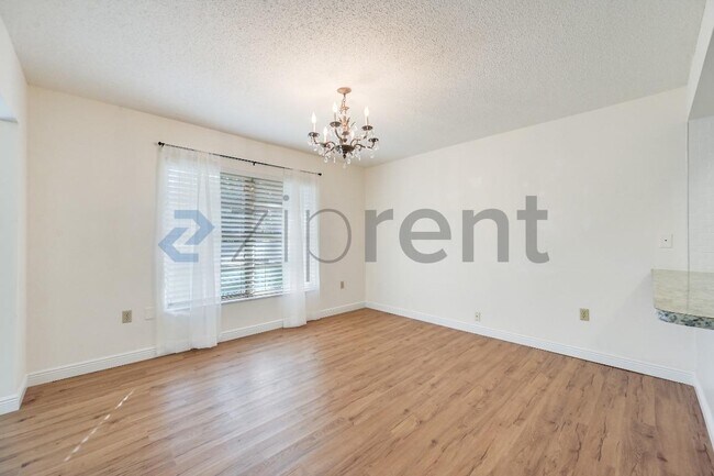 Building Photo - Unit 320