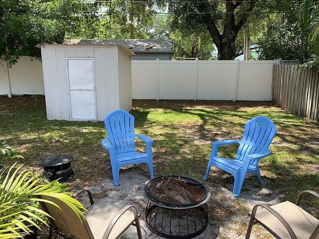 Building Photo - Charming 3BR Home | Large Fenced Yard + Prime Location