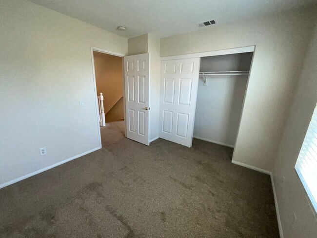 Building Photo - 35884 Crickhowell Ave