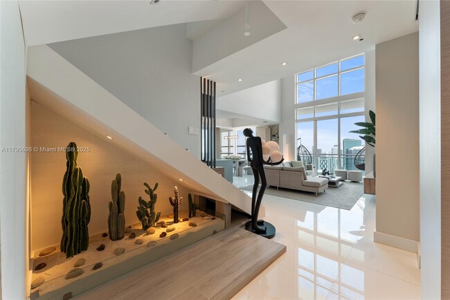 Building Photo - 950 Brickell Bay Dr