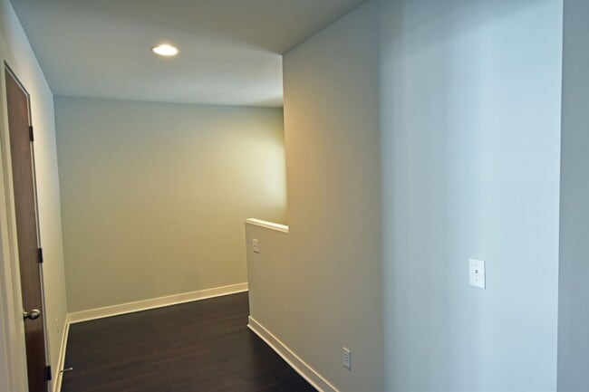 Building Photo - Shelby Twp - 3 Bedrooms, 2.5 Baths Townhouse, 2-Car Garage near Stony Creek Park