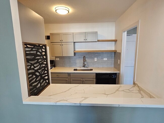 Building Photo - 6 Whittier Pl