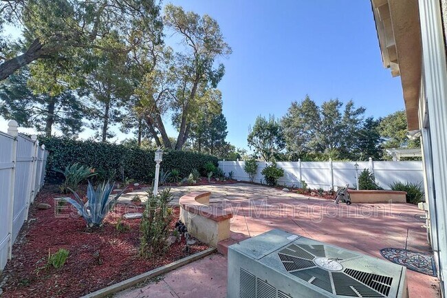 Building Photo - 93 Azusa Ave