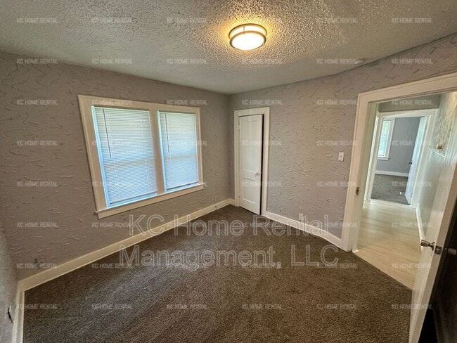 Building Photo - 5600 Park Ave