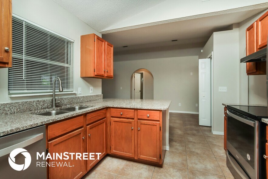 Building Photo - 163 Crystal Lake Rd