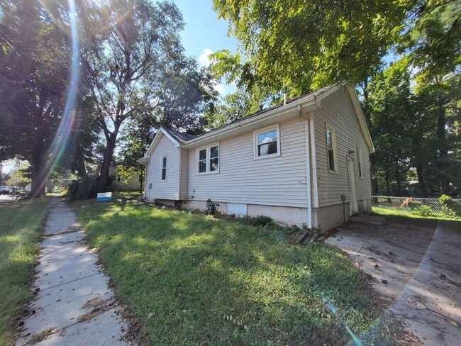 Building Photo - 3916 Cambridge St